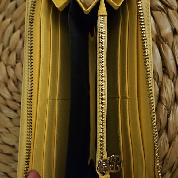 Tory Burch wallet - Picture 5 of 6